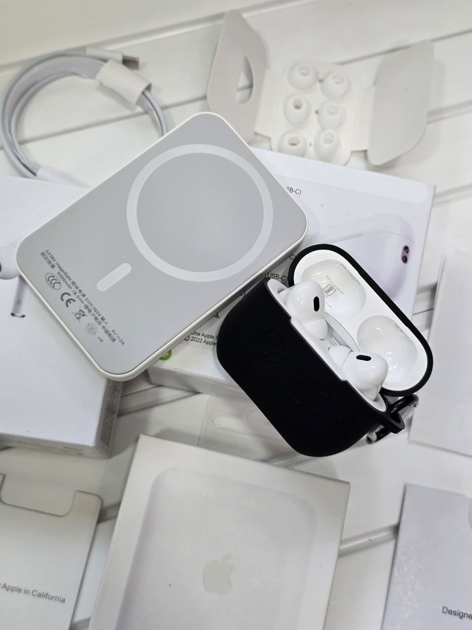 AirPods Pro 2 & MagSafe Wireless PowerBank Combo